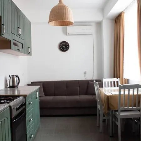 Bluebird, 2 Bedroom Stylish Apartment In Batumi Exterior photo