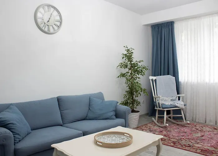 Bluebird, 2 Bedroom Stylish Apartment In Batumi